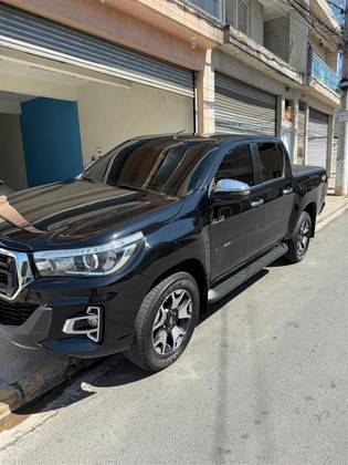TOYOTA HILUX 2.8 SRX 4X4 CD 16V DIESEL 4P AUTOMÁTICO